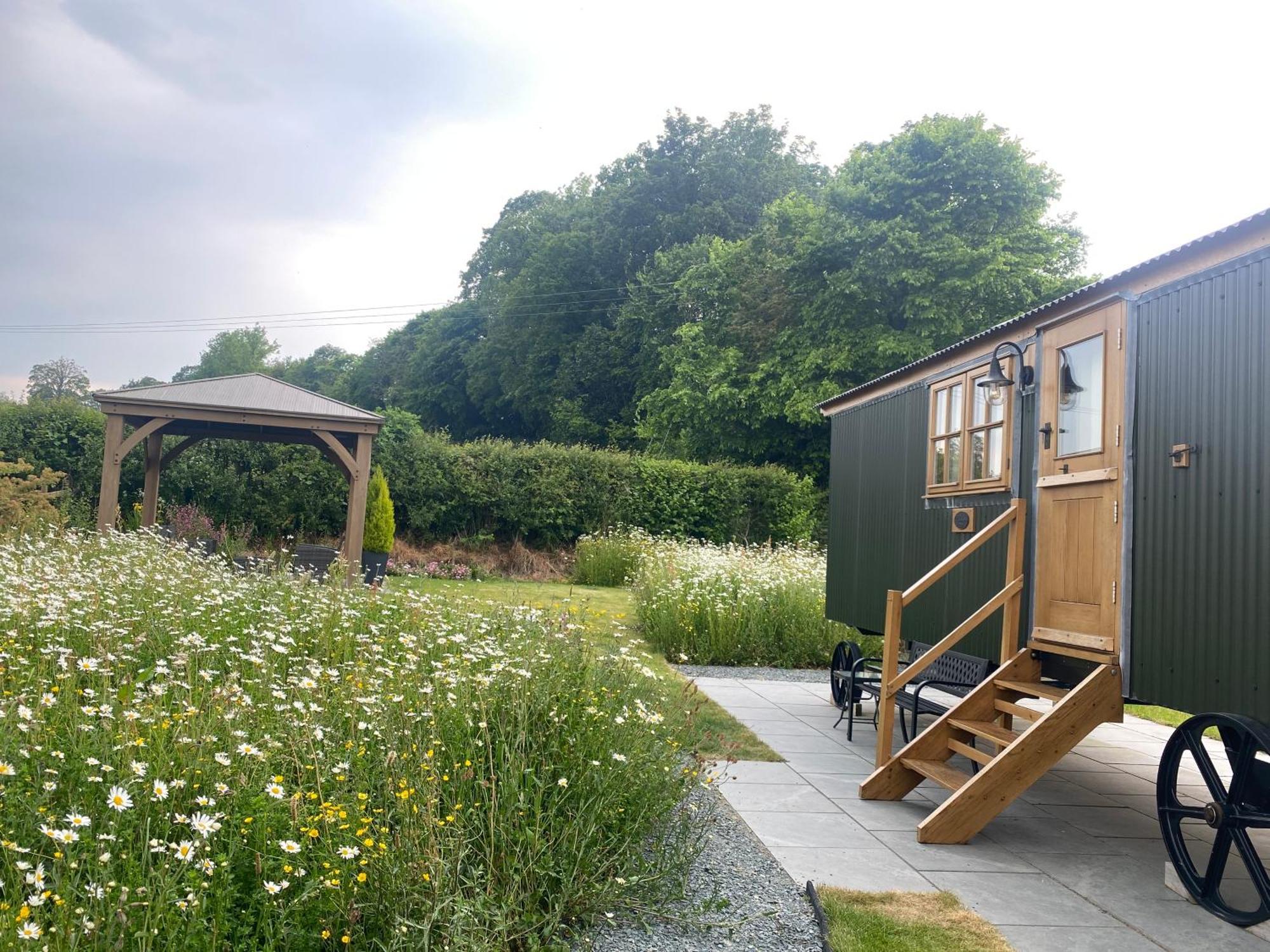 Woody'S Retreat Otel Bolton by Bowland Dış mekan fotoğraf
